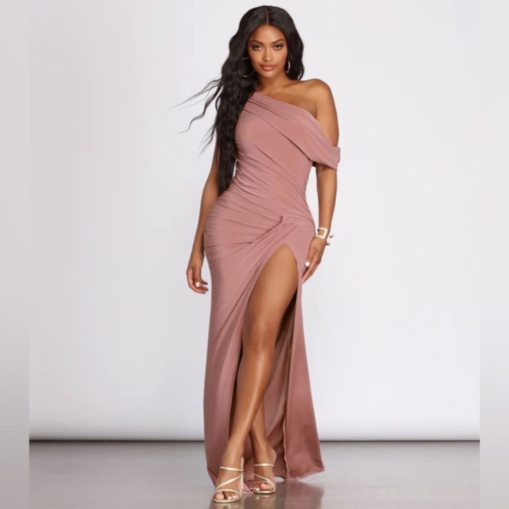 New With Tags Kaleigh Off Shoulder Dress